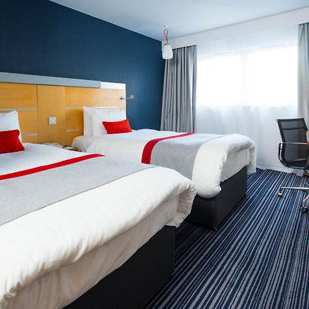 Holiday Inn Express London - Epsom Downs By Ihg Exterior photo