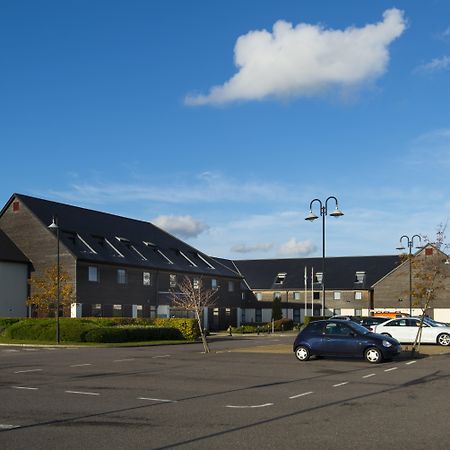 Holiday Inn Express London - Epsom Downs By Ihg Exterior photo