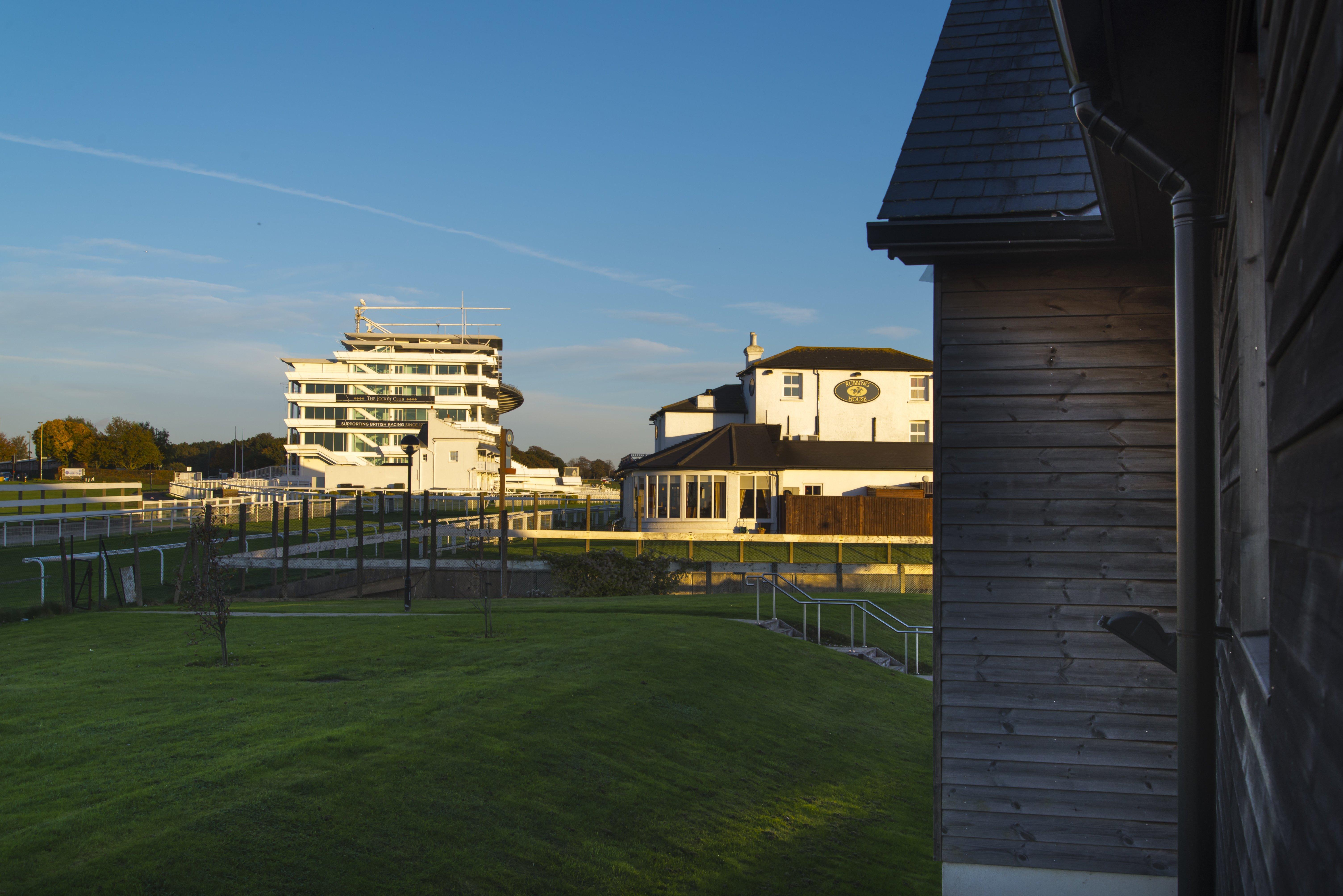 Holiday Inn Express London - Epsom Downs By Ihg Exterior photo