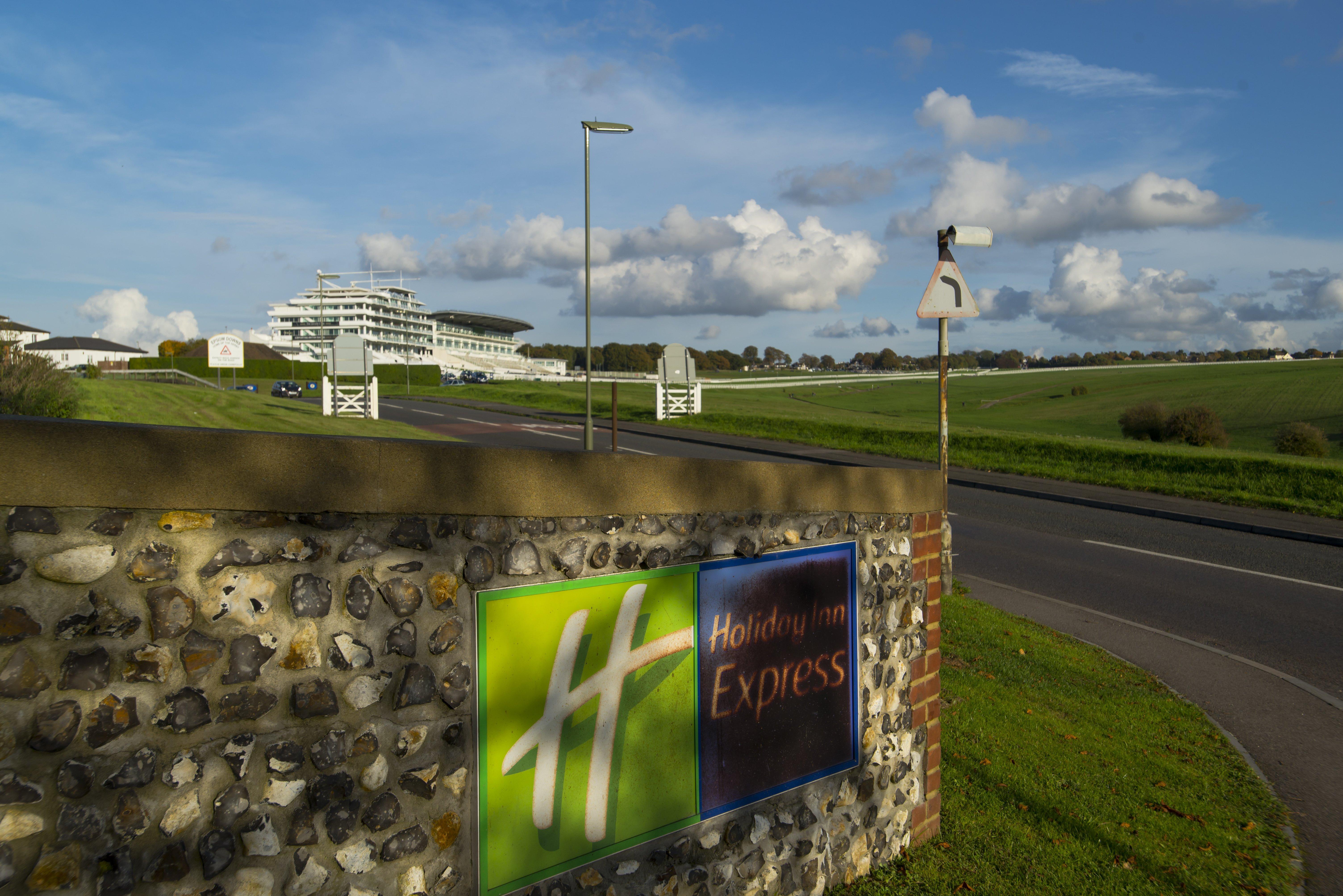 Holiday Inn Express London - Epsom Downs By Ihg Exterior photo