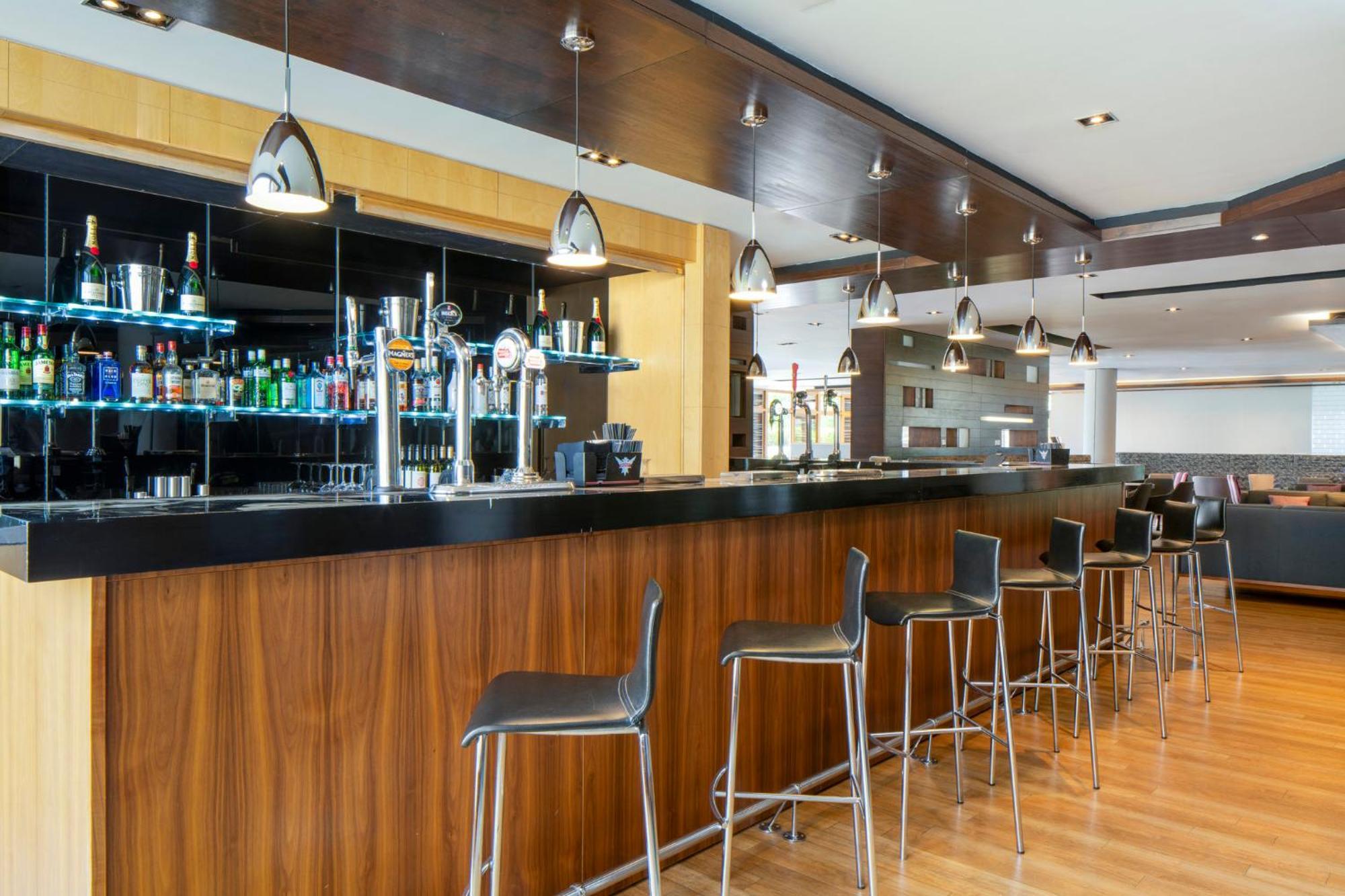 Holiday Inn Express London - Epsom Downs By Ihg Exterior photo